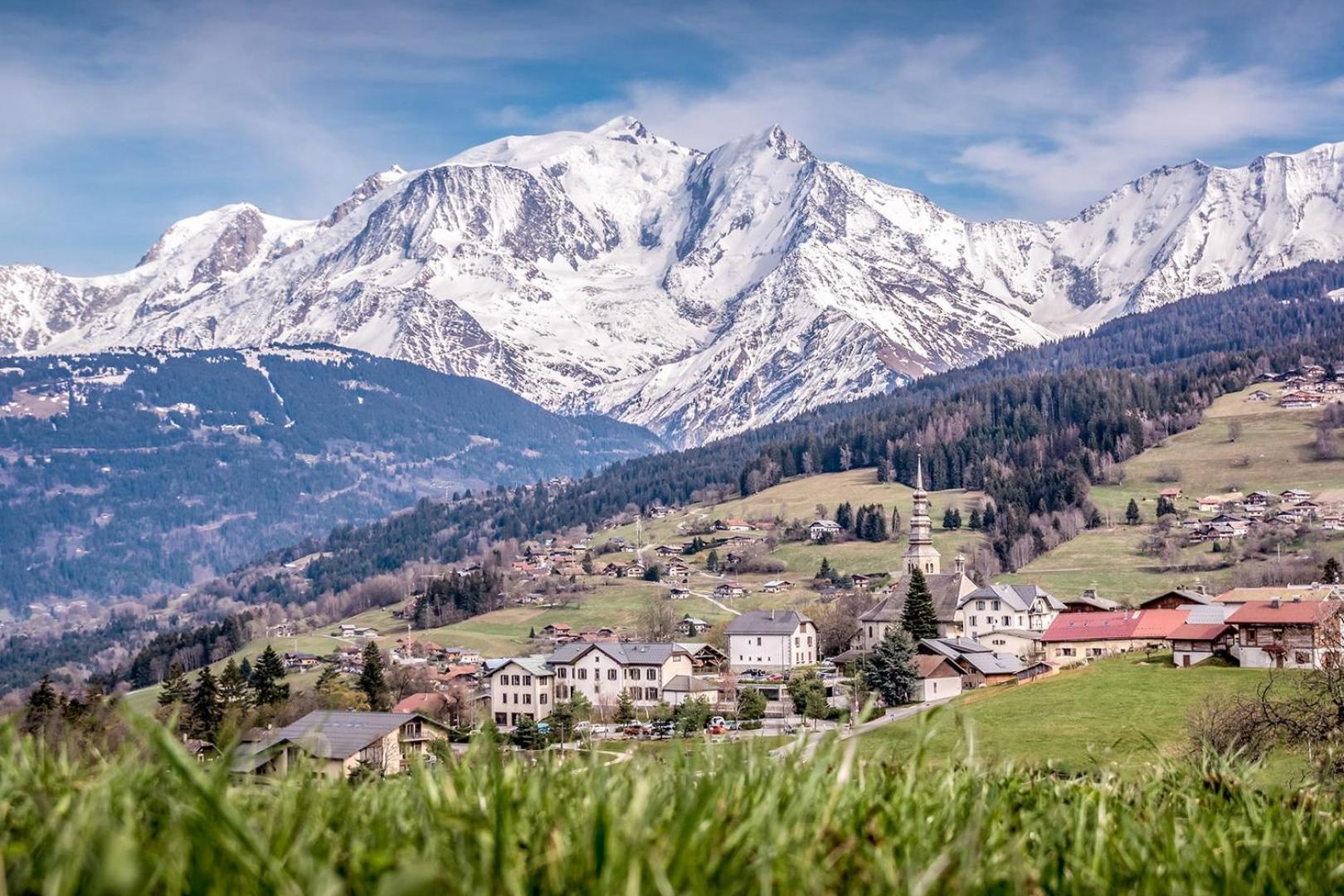Apartment Au Bon Coin - Luxury Chamonix Hidden Haven, Mont Blanc View, Hot Tub And Garden Экстерьер фото