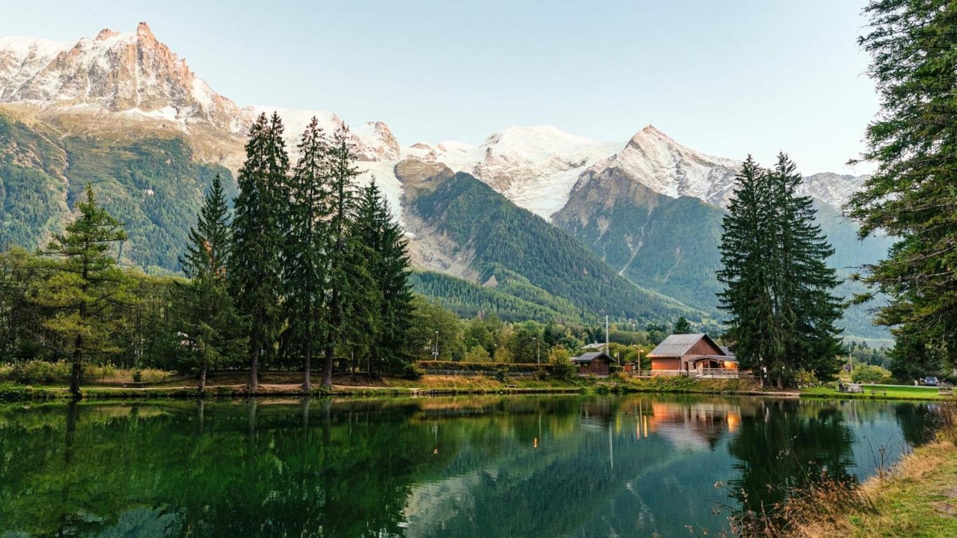 Apartment Au Bon Coin - Luxury Chamonix Hidden Haven, Mont Blanc View, Hot Tub And Garden Экстерьер фото