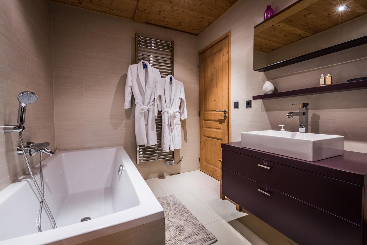 Apartment Au Bon Coin - Luxury Chamonix Hidden Haven, Mont Blanc View, Hot Tub And Garden Экстерьер фото