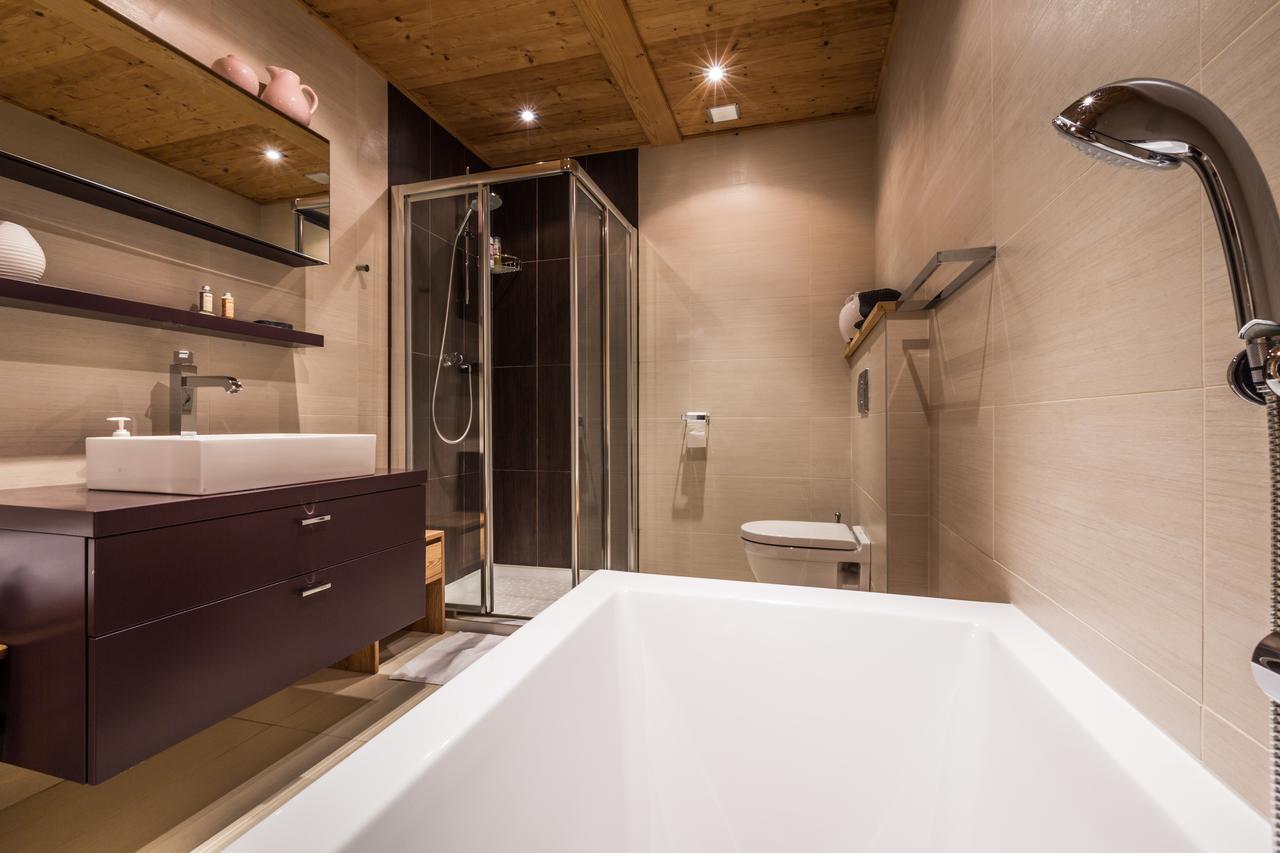 Apartment Au Bon Coin - Luxury Chamonix Hidden Haven, Mont Blanc View, Hot Tub And Garden Экстерьер фото